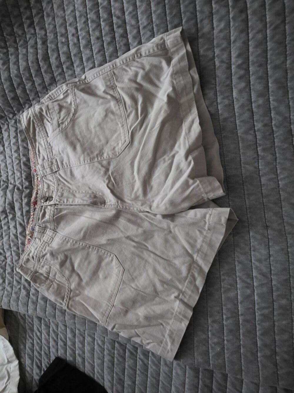 Dress Barn Khaki Shorts, Size 8,